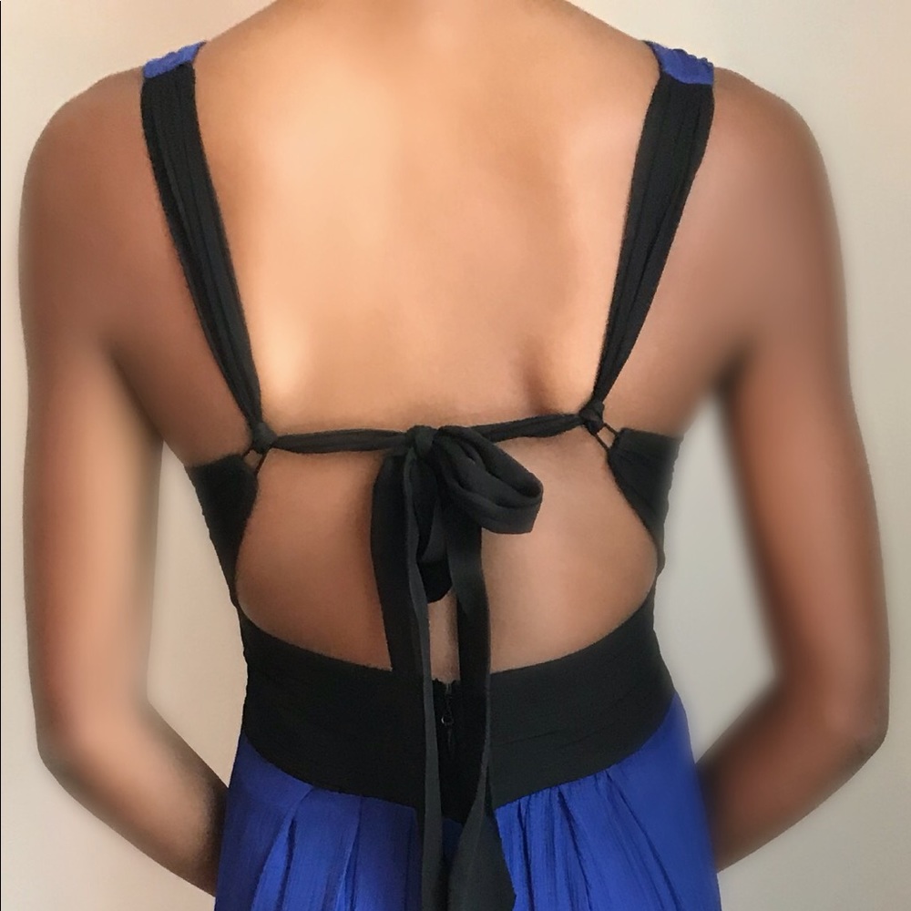 Gown - Picture 4 of 7